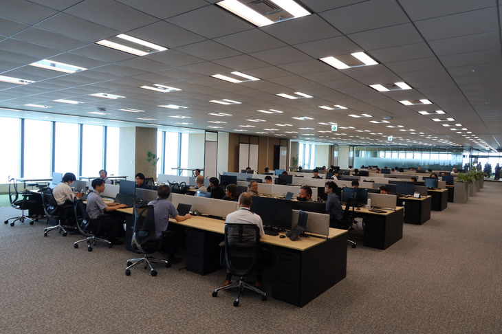 2025年7月9日現在、MRTでは約50人のスタッフが研究開発に取り組んでいる。