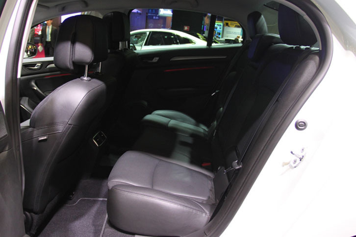 ルノー・メガーヌ セダン（インテリア）