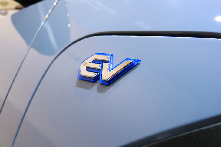 スバル・ソルテラ（「EV」ロゴ）