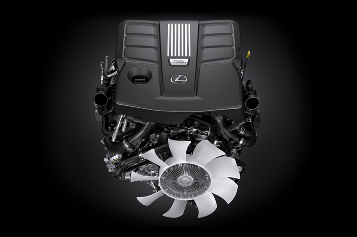 ガソリンとディーゼルの2種類が用意されるエンジンだが、基本となるのはあくまで前者。ディーゼルが用意されるのは「ランドクルーザー」の「ZX」と「GRスポーツ」だけで、とくに「レクサスLX」は全車ガソリンエンジンとなっている。