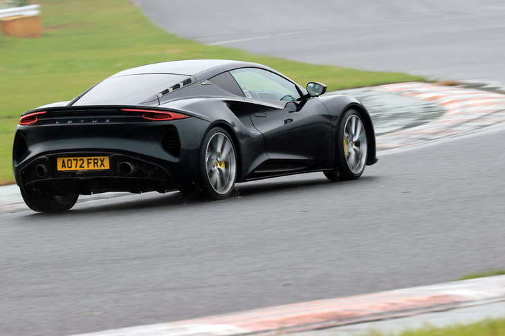 エンジンとトランスミッションの組み合わせが2種類、足まわりの仕様が3種類から選べる「エミーラ」。今回試乗した“ツーリングシャシー＋3.5リッターV6＋6段MT”以外の走りも、気になるところだ。