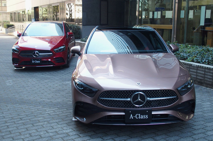 「メルセデス・ベンツA200d」（写真手前）と「B200d」（写真奥）。