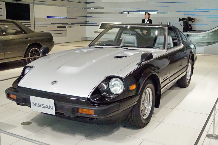 こちらは1982年発売の「フェアレディ280Z 2シーターTバールーフ」。
