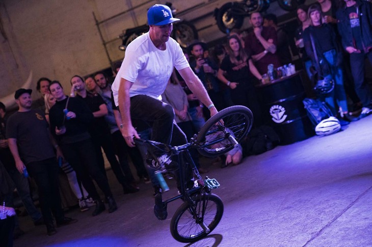 オーストラリアのトップBMXライダーも来場し、ステージ前でその技を披露。