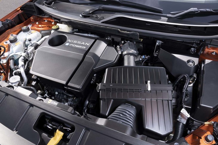 パワートレインは可変圧縮比の1.5リッター直3ターボエンジンを使ったシリーズハイブリッドの「e-POWER」。日本市場が初出だ。