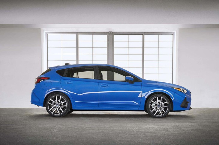 北米仕様車のボディーサイズは、全長×全幅×全高＝176.2×70.1×58.3インチ。ミリメートル換算だと約4475×1780×1480mmになる。ホイールベースは105.1インチ（約2670mm）。