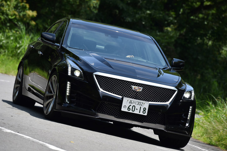 「CTS-V」にはコーナリング時のトラクション性能を高めるため、電子制御式LSDが採用されている。