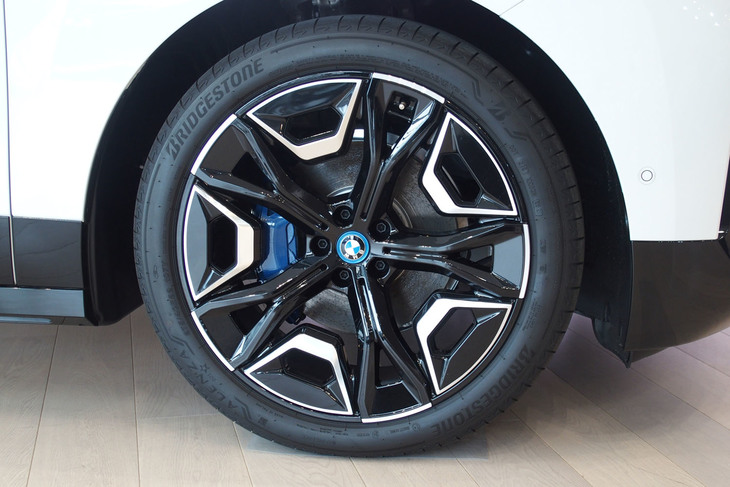 BMW iX（フロントホイール）