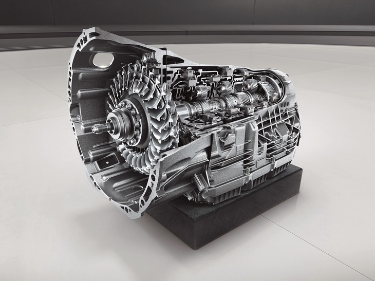 変速機は9段AT「9G-TRONIC」を組み合わせている。