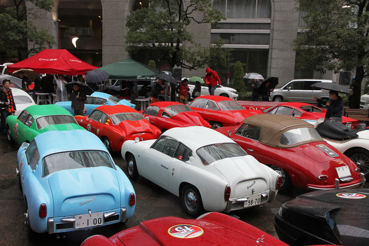 ダブルバブルのルーフを持つ「フィアット・アバルト750GTザガート」など、1950年代のザガートボディーの丸みを帯びたスタイルがよくわかる。