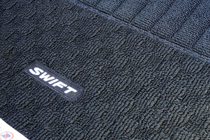 スズキ・スイフト ハイブリッドMZ（フロアカーペット）