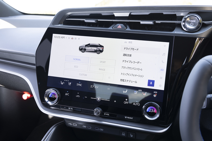 ドライブモードは「ノーマル」「スポーツ」「エコ」「レンジ」に「カスタム」を加えた全5種類。センタースクリーンを介してしか設定できない。