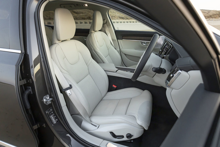 「インスクリプション」グレードの前席には、ベンチレーションとリラクゼーション（電動マッサージ）機能が標準装備される。