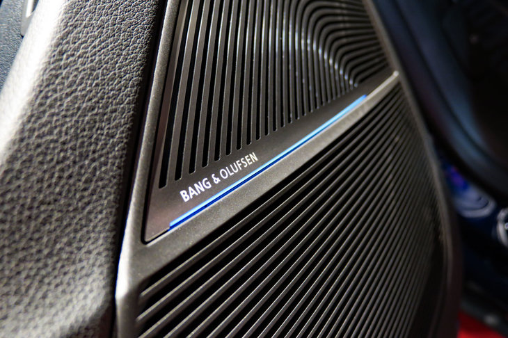 アウディRS Q8（「Bang＆Olufsen 3Dサウンドシステム」のスピーカー）