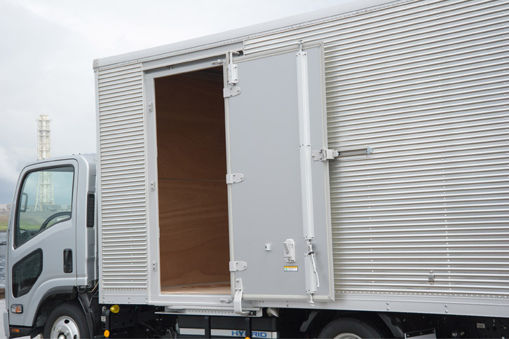 いすゞ・エルフ ワイドキャブ ロングボディー ドライバン