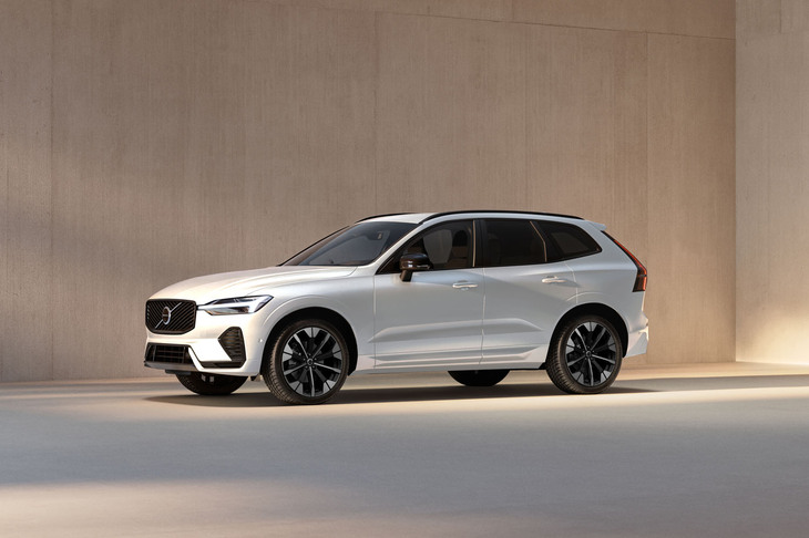 ボルボXC60ウルトラB5 AWDダークエディション