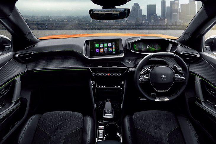 「SUV 2008 GTライン」のインストゥルメントパネルまわり。