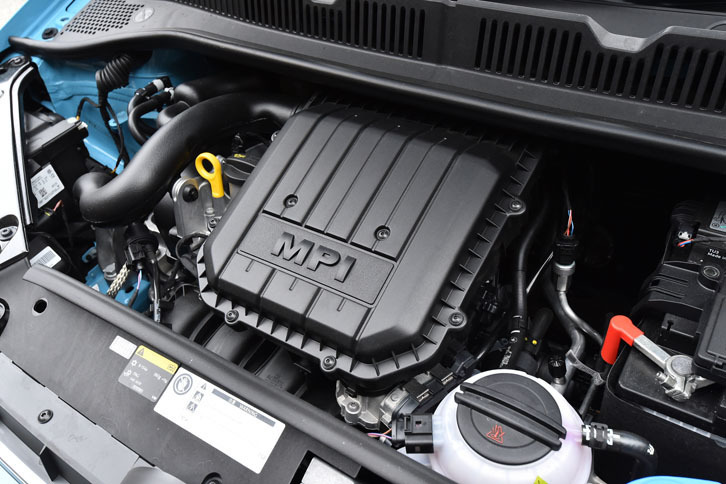 パワーユニットは従来型を踏襲しており、1リッター直3エンジンを搭載する。最高出力75ps、最大トルク95Nmにも変更はない。