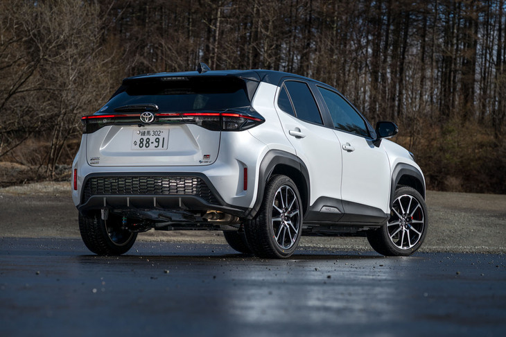 2020年8月末に発売された「トヨタ・ヤリス クロス」。以降2度にわたり一部改良が加えられ、装備の拡充やデザインの小変更がなされてきた。