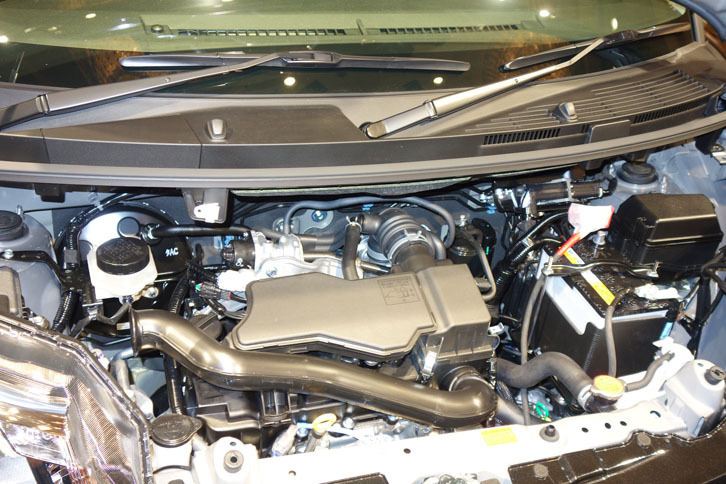 自然吸気の1リッター直3エンジンは69psと9.4kgmを発生。