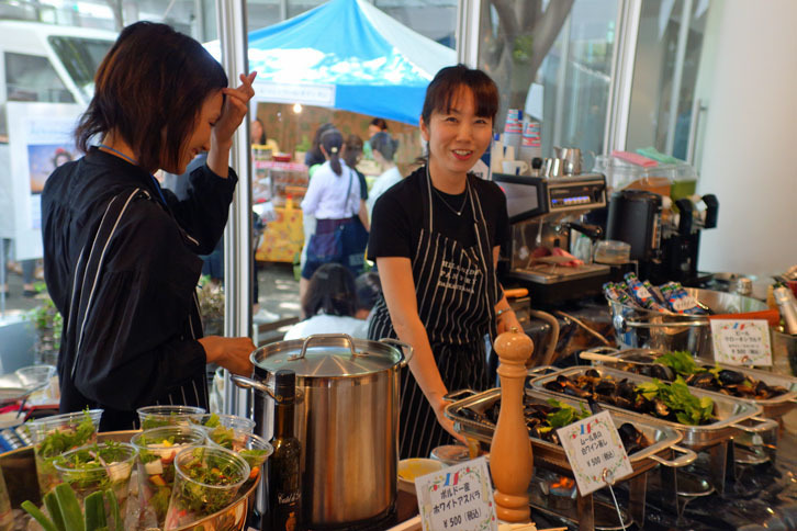 こちらも地元・代官山で人気のパン屋さん、ヒルサイドパントリー代官山のブース。こちらでもすてきな笑顔をいただきました。