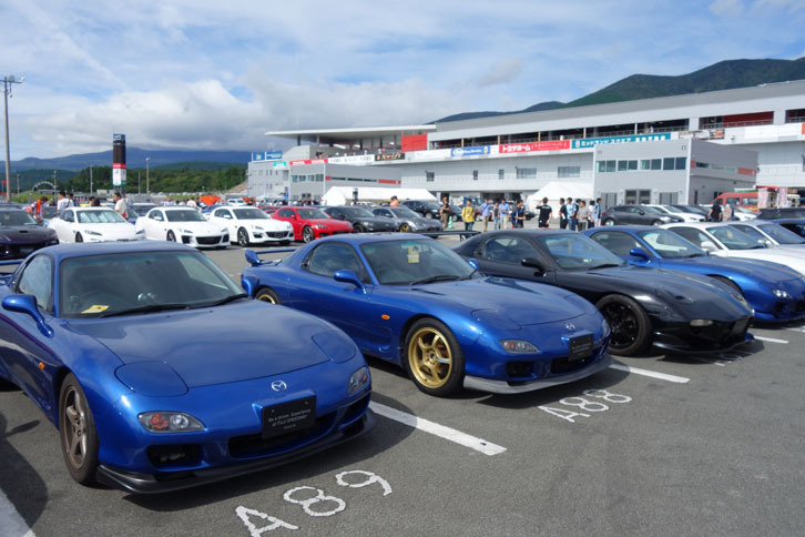 FD3S型「RX-7」は、まだまだ大人気。