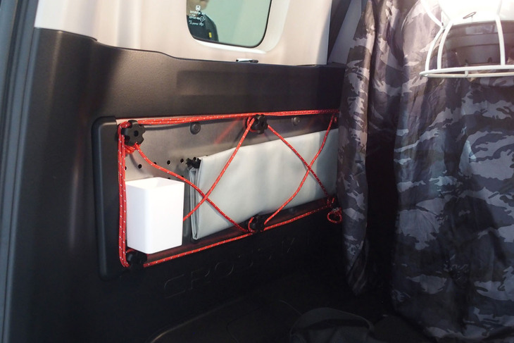 ホンダ・フリード クロスター（ユーティリティーサイドパネル）