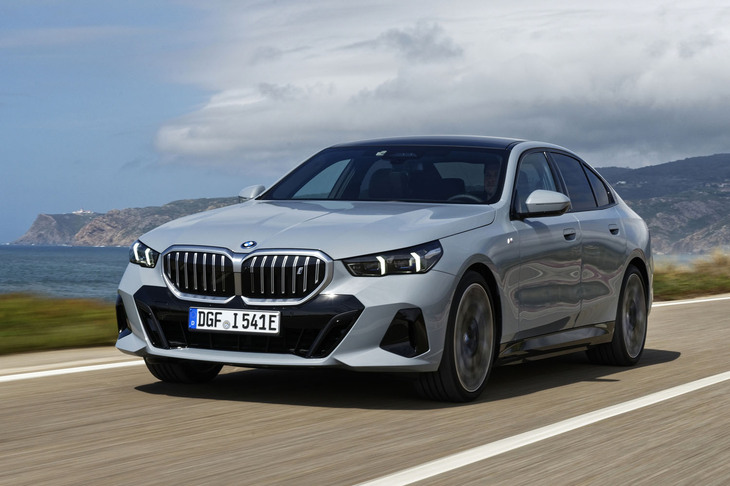 BMW i5 M60 xDrive（4WD）／i5 eDrive40（RWD）【海外試乗記】