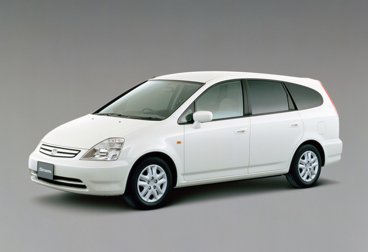 2000年「ホンダ・ストリーム」。5ナンバーサイズで3列シート7人乗りのロールーフミニバン。市場の間隙（かんげき）を突いた企画でヒットし、「シビック」と共に日本カー・オブ・ザ・イヤーに輝いた。