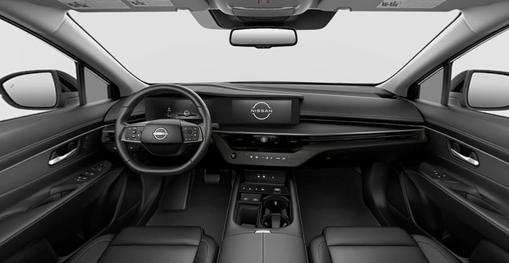 「ムラーノ」のハンドル位置は左側。車内では、12.3インチの統合型インターフェイスディスプレイを2面水平に配置している点が特徴的だ。