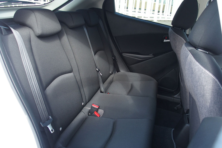 マツダ2 15 BD（リアシート）