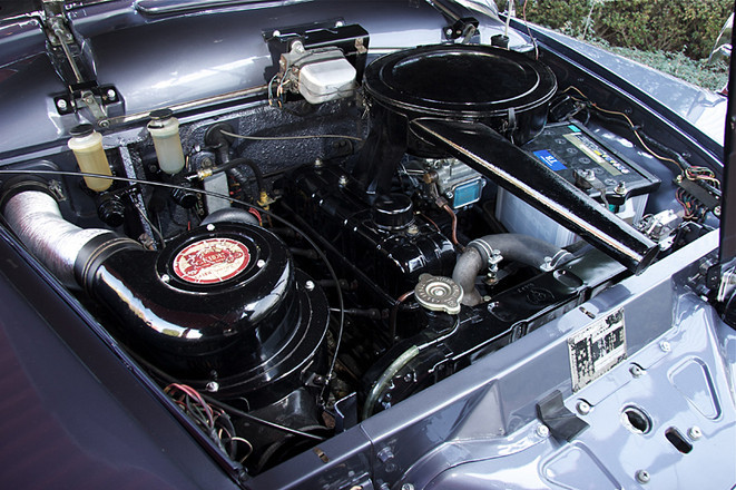 62PSの1.5リッターエンジンは、1250kgのボディーを最高110km/hまで届かせた。カタログ燃費は15.0km/リッターと記されていた。