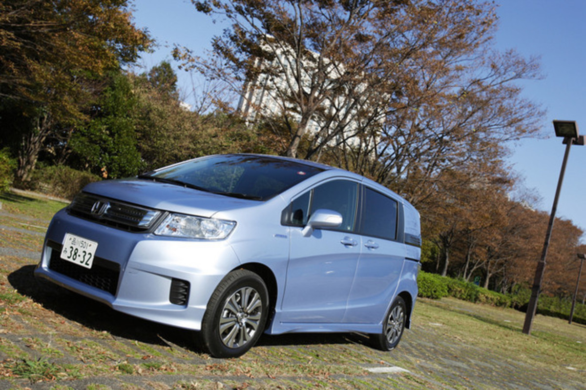 ホンダ・フリードハイブリット ジャストセレクション 7人乗り（FF/CVT