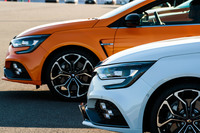 参加者はお互いに知らない同士だったのだが、徐々に打ち解けて会話が生まれるように。こうした交流もオーナー向けイベントの楽しみのひとつだ。