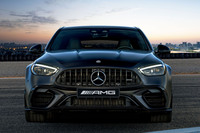 ブラックのドレスアップが決め手の限定車「メルセデスAMG C63 S Eパフォーマンス エディションピーク」発売の画像