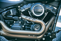 エンジンには「ミルウォーキーエイト」と呼ばれる最新のV型2気筒を採用。エンジンの前方にはオイルクーラーが装備されており、冷却については空油冷式をとっている。