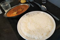 恵比寿駅の近所に位置する、東京ボンベイのマウンテンカレー。白ゴマが効いていて、なんだか担々麺（？）みたいな味。もちろん美味。次はキーマカレーも試してみよう。