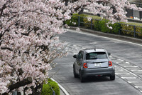 シティーコミューターとして必要十分な一充電走行可能距離に加え、キビキビとした走りも備えていた「フィアット500e」。実用コンパクトでも積極的に走りを楽しんできた、イタリアならではのEVといえるだろう。