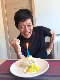 大矢アキオ誕生日祝いの図。2015年に撮影。