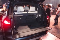 荷室の容量は、3列目シート使用時で326リッター。最大2120リッターまで拡大できる。