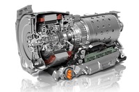 多くのハイパフォーマンスカーに採用されているZFの8段AT「8HP」（写真はPHV用のカットモデル）。「最大トルク1000N・m」は、このATの耐久性から導かれた必然的なスペックであるともいえる。