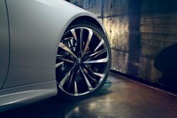 「LCコンバーチブルコンセプト」の22インチアルミホイール。