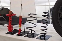 オフロード走破性を高める専用サスペンション。これら専用の装着パーツは、2021年の年明けから単体での販売が予定されている。