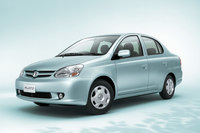 「トヨタ・プラッツ」
	1999年に「トヨタ・ヴィッツ」のセダン版として登場。トールワゴンの「トヨタ・ファンカーゴ」とともに3兄弟車として日本カー・オブ・ザ・イヤーを受賞した。