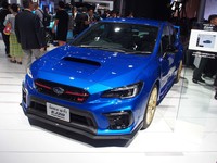こちらは、EJ20型水平対向エンジン搭載車の集大成となる「WRX STI EJ20ファイナルエディション プロトタイプ」。製品版は555台限定で販売される予定だ。