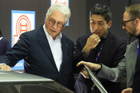 主催者テーマ展示 Giorgetto Giugiaro展「世界を変えたマエストロ」にて、自身の作を振り返るジウジアーロ氏。