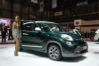 「フィアット500Lトレッキング」