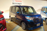 「トヨタ・ルーミー カスタムG-T」。ボディーカラーはレーザーブルークリスタルシャイン。