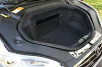 ボンネットの下には150リッターのトランクルームが。駆動用のモーターはリアに搭載されている。