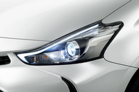 Bi-Beam LEDヘッドランプ。先進感のあるデザインもセリングポイント。
    